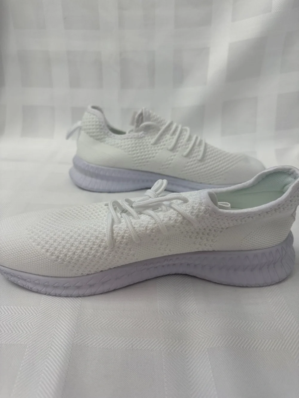 NWOB Men’s White Knit Lace-Up Lightweight Memory Foam Sneakers